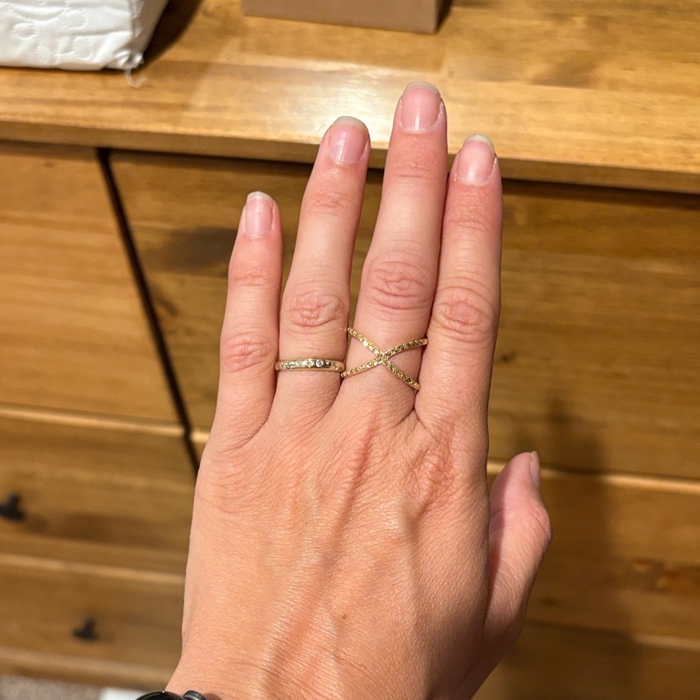 14k solid gold Gold Criss-Cross Ring - Picture 3 of 4